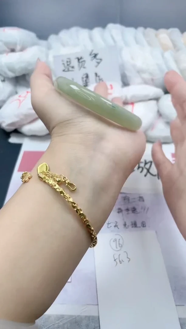 【闪购商品】石英质玉手镯未镶嵌96/56.3