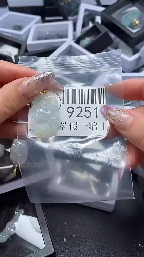 吊坠(不含链)未镶嵌翡翠9251