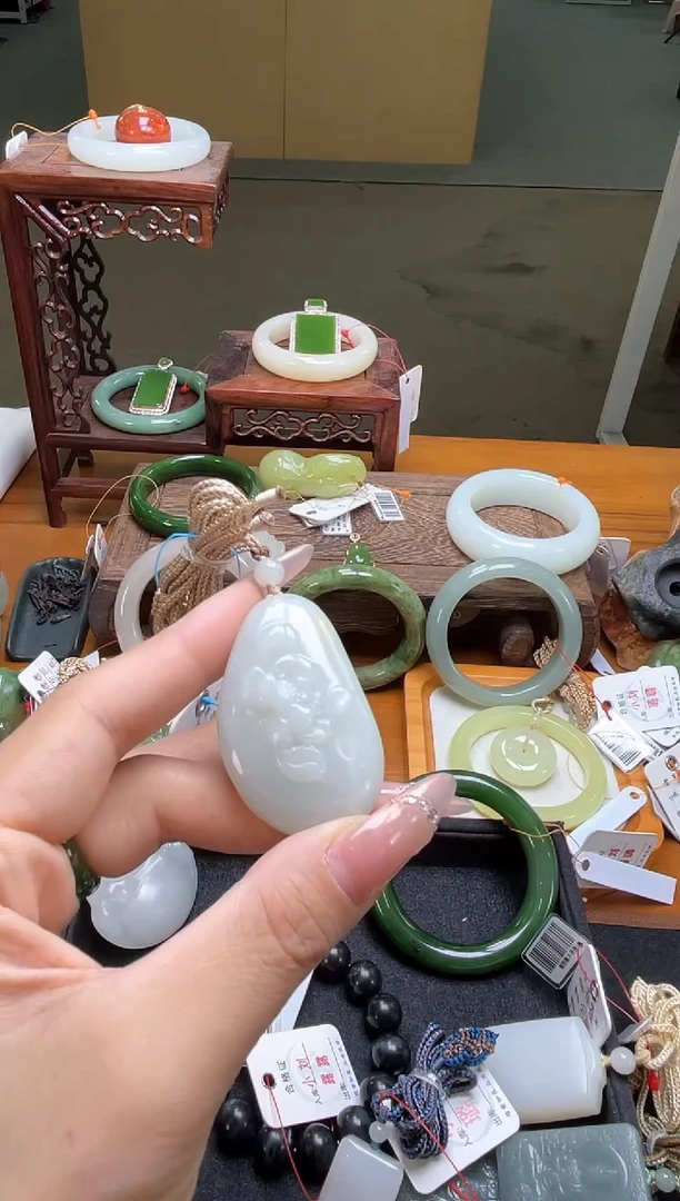 吊坠(不含链)未镶嵌和田玉新疆米达 随形花牌