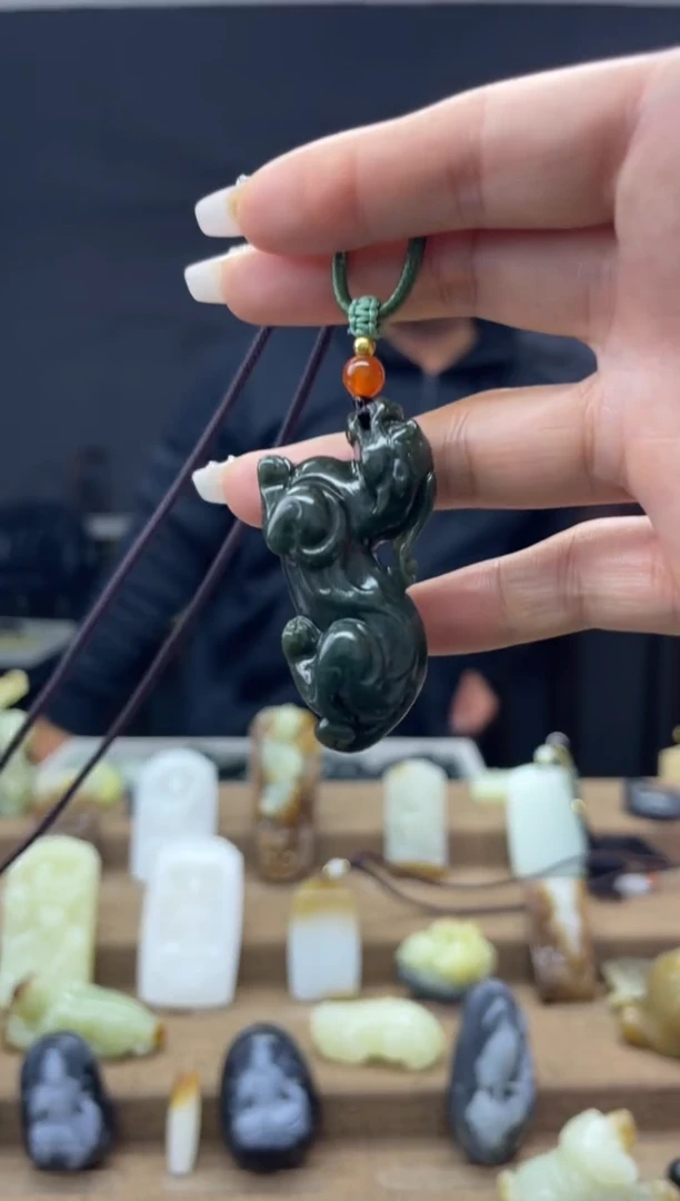 颈饰未镶嵌和田玉1