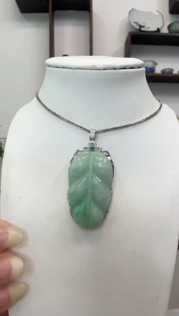 吊坠(赠链)银S925镶嵌翡翠叶子