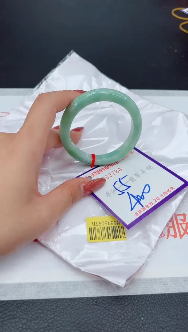 翡翠手镯未镶嵌1