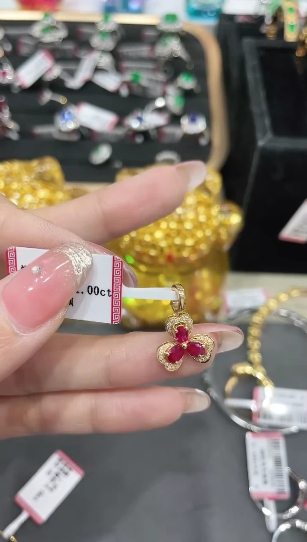 吊坠18K金镶嵌红宝石吊坠