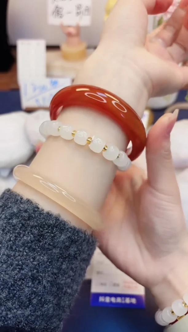 【闪购商品】石英质玉手镯未镶嵌25-玛瑙-圈口62