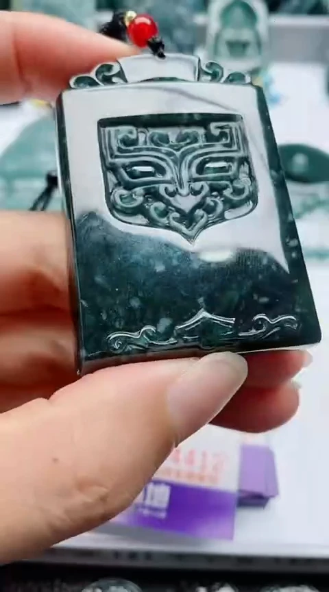 颈饰未镶嵌翡翠