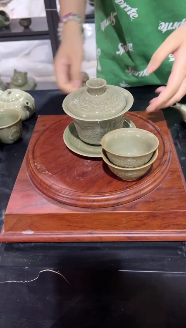 微瑕耀州窑青瓷莲纹三才盖碗+莲纹小杯2