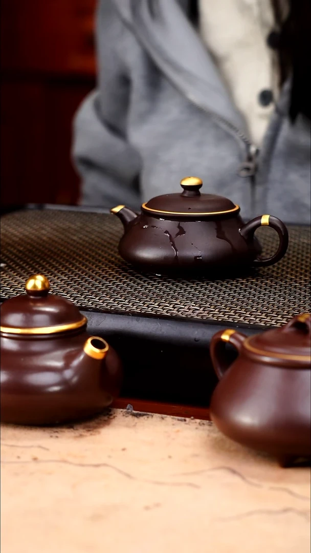 茶壶紫砂四号井茄皮紫泥描金小明炉100cc