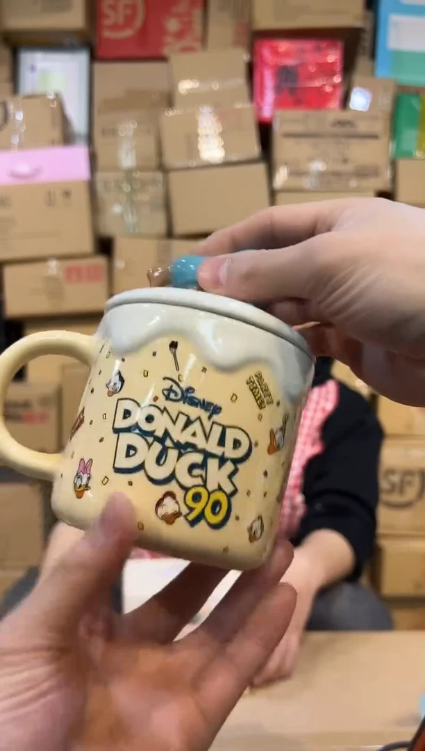 【闪购商品】杯原盒90周年唐老鸭带盖杯