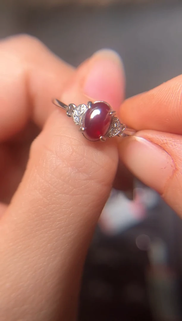 天然辰砂阿*哥朱砂镶嵌S925银晶体女戒指111225