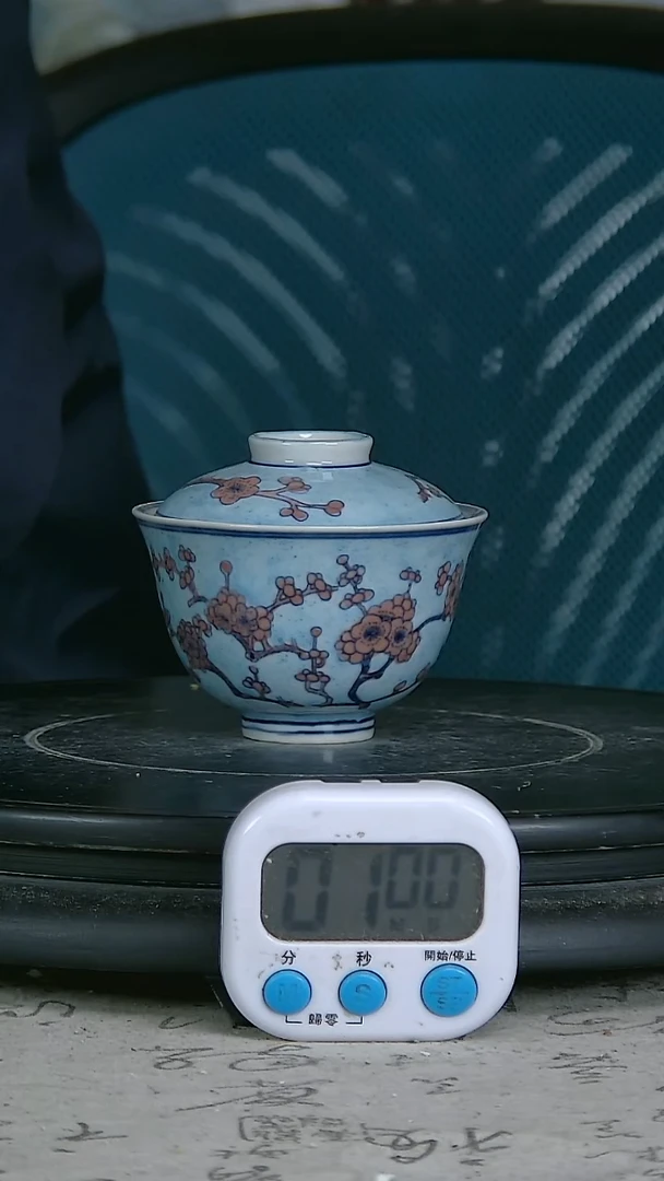 陶粉彩精绘花卉图碗