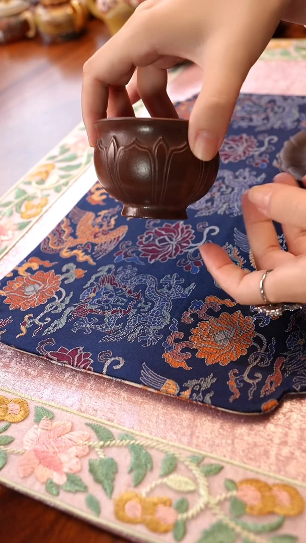 宜兴紫砂石红莲花杯