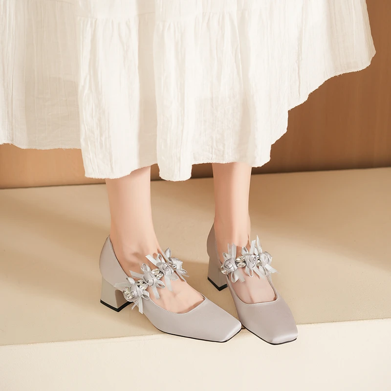 巨好看玛丽珍粗跟单鞋女方头法式温柔晚风高跟婚纱秀禾婚鞋新娘鞋