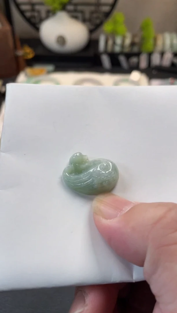 翡翠未镶嵌颈饰有纹裂