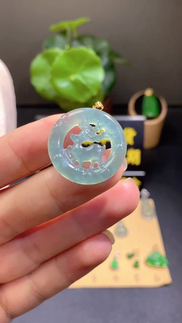 颈饰18K金镶嵌翡翠翡翠A货