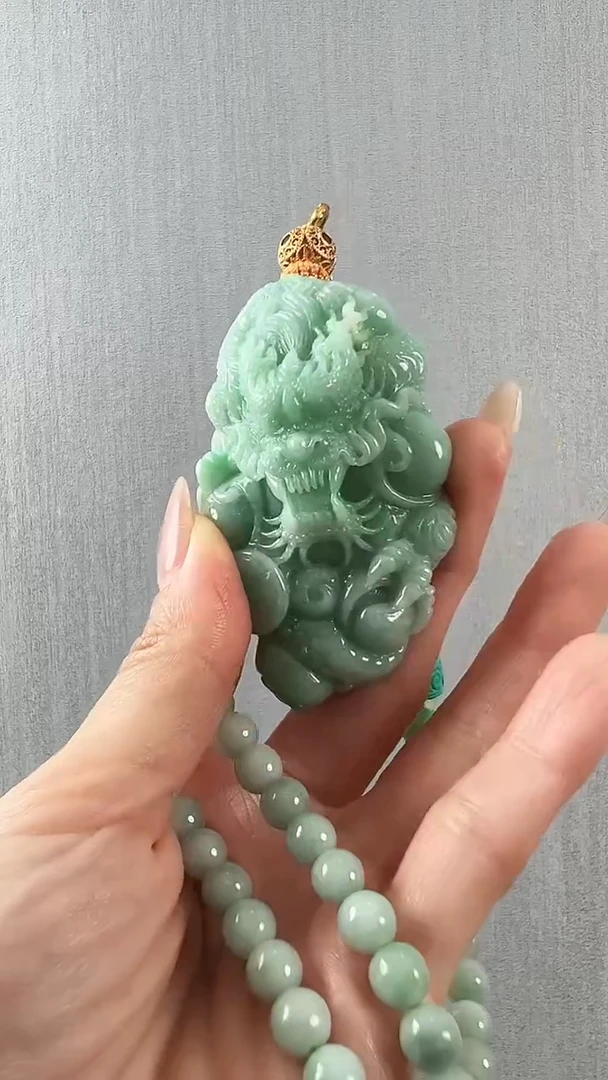 颈饰未镶嵌翡翠龙