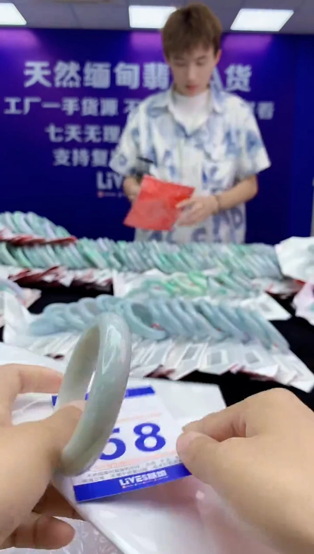 未镶嵌手镯翡翠AAAAAAAAAAAA
