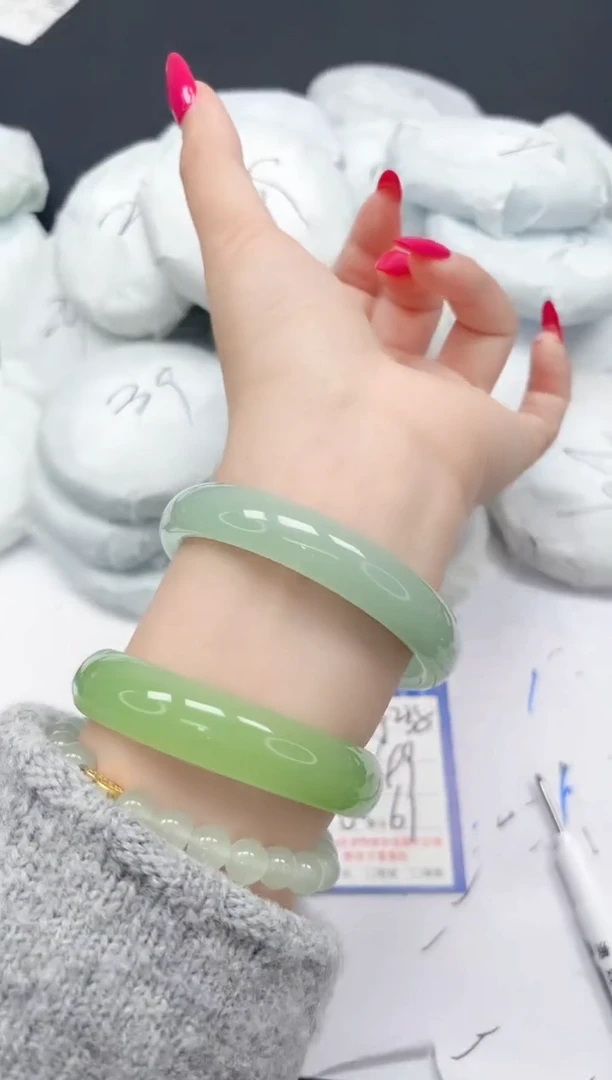 未镶嵌手镯石英质玉A235/6061