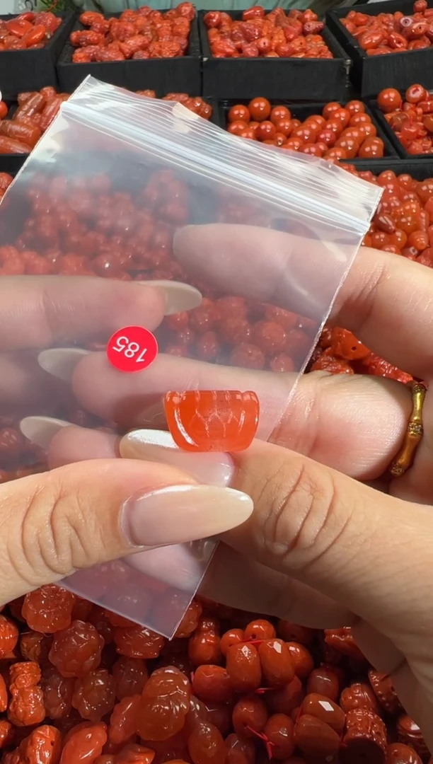 颈饰未镶嵌南红玛瑙1