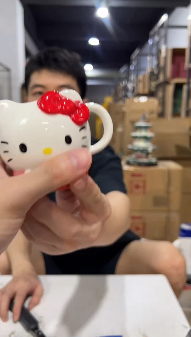 瓷片新款kt猫抱爱心一口杯微瑕