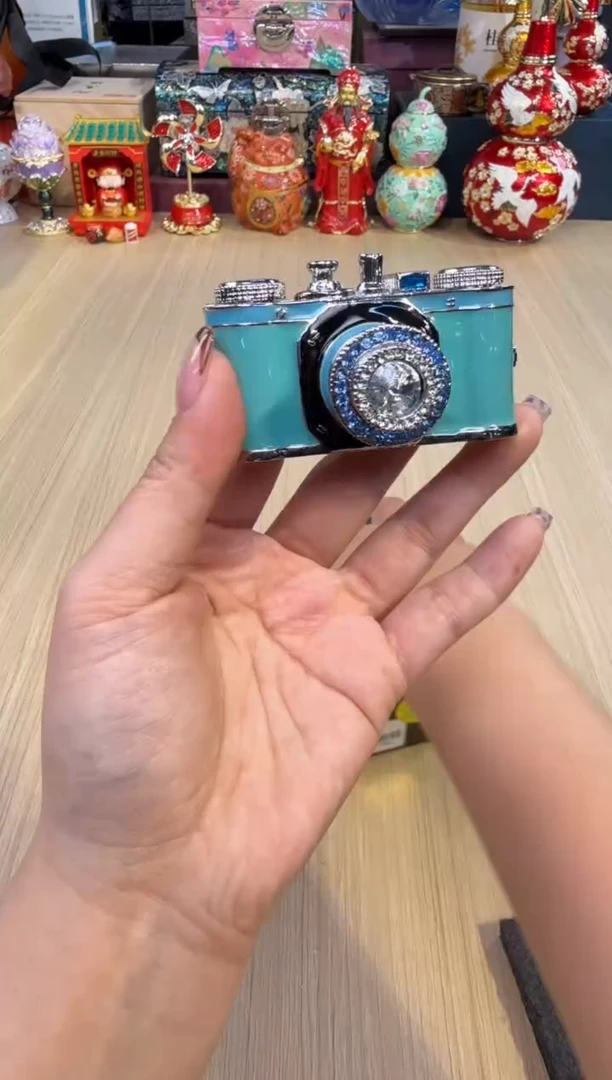 175七宝蓝色照相机