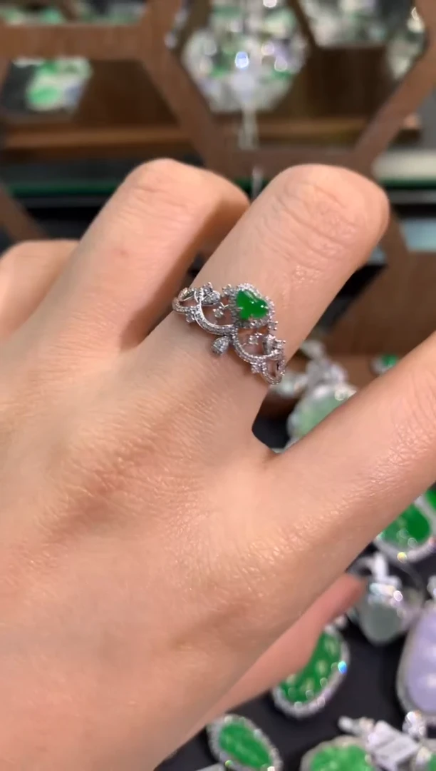 【闪购商品】翡翠吊坠(不含链)18K金镶嵌戒指