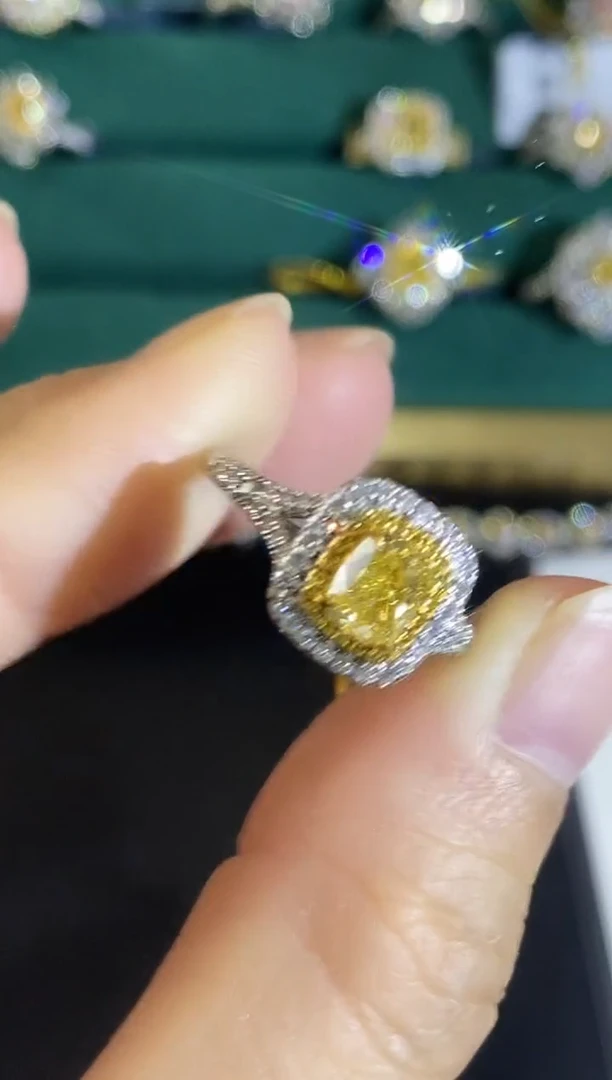 18K金镶嵌戒指钻石戒指