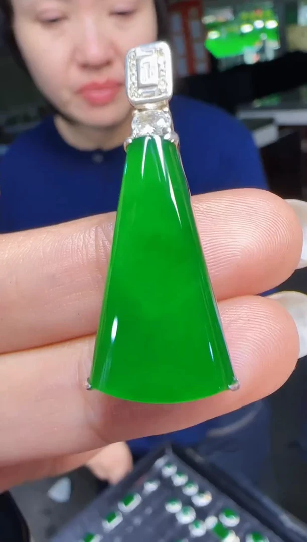 未镶嵌定制翡翠翡翠吊坠184