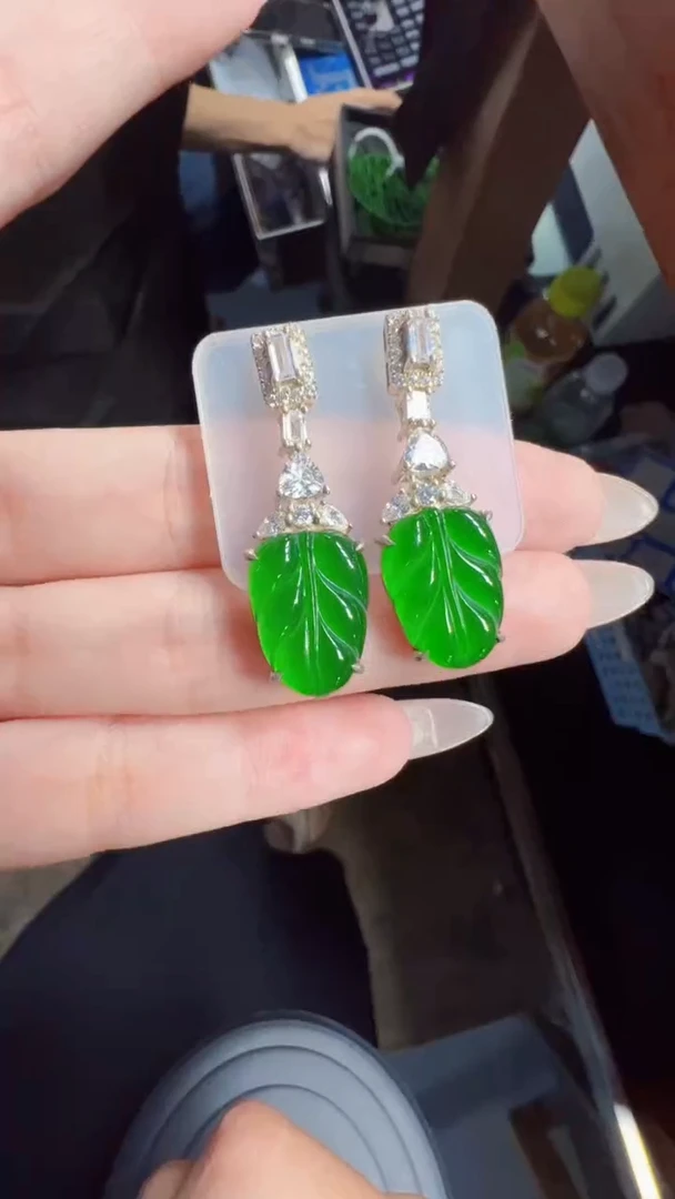 未镶嵌定制翡翠翡翠A货有轻微色差属于正常现象，耳坠多样性发货1