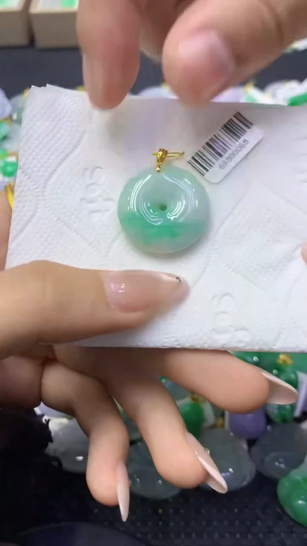 颈饰未镶嵌翡翠天然缅甸翡翠A货