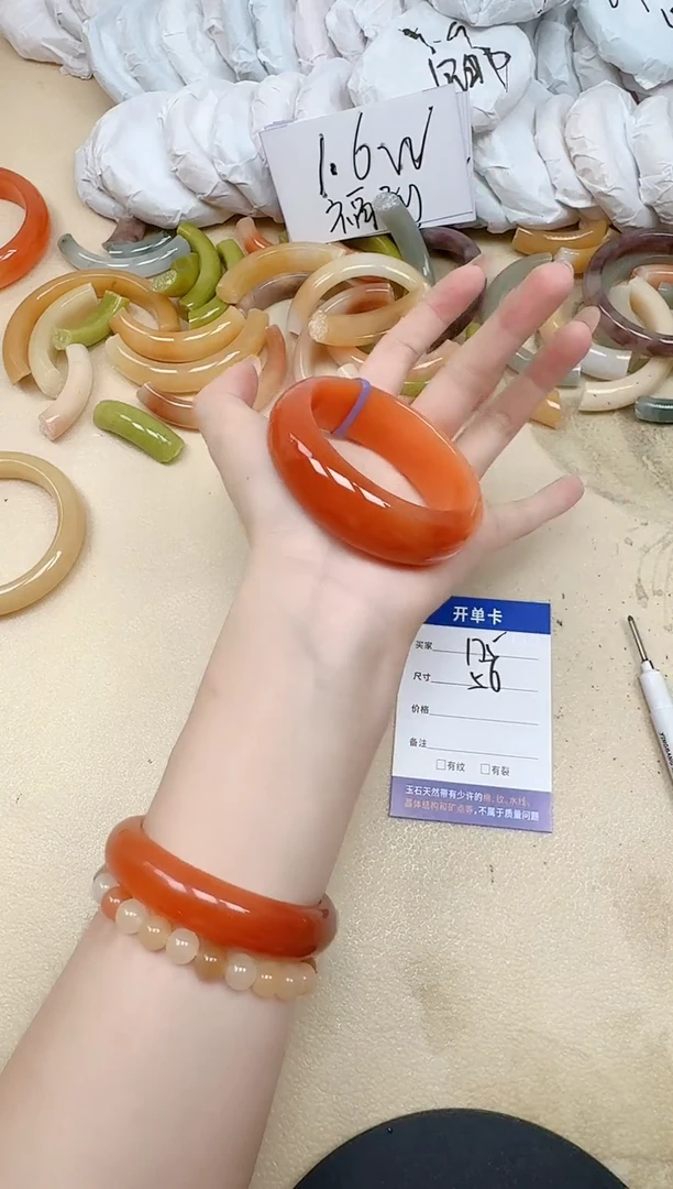 未镶嵌手镯石英质玉175/56