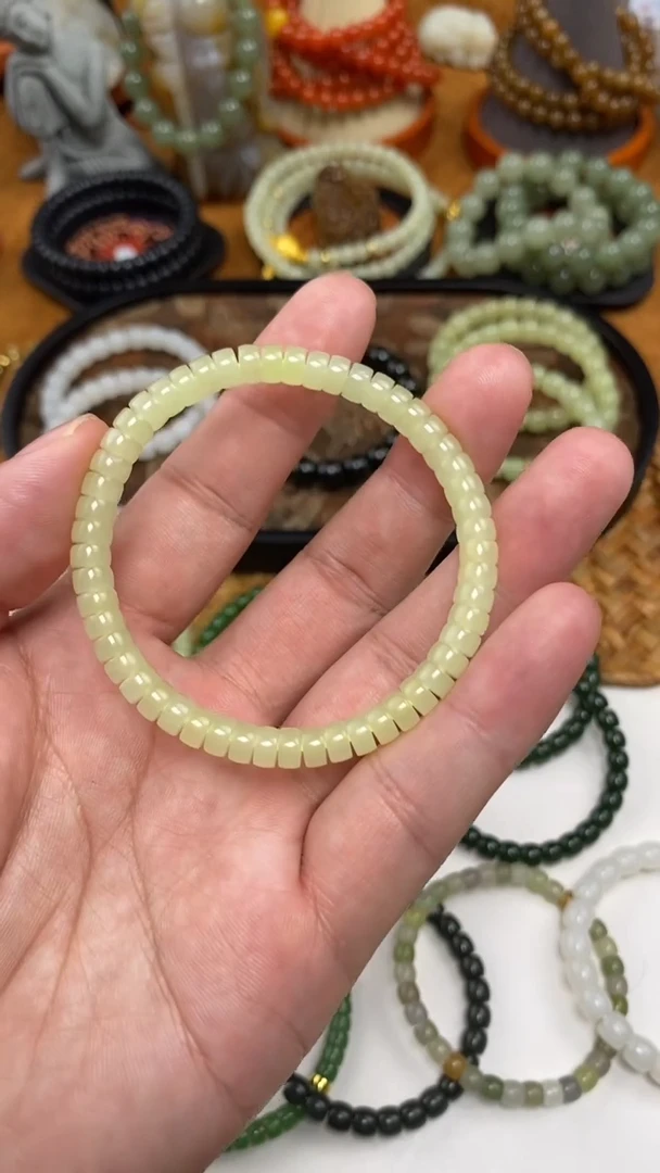 颈饰未镶嵌和田玉手串