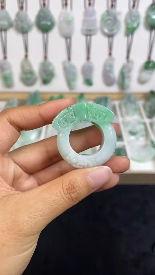 颈饰未镶嵌翡翠1