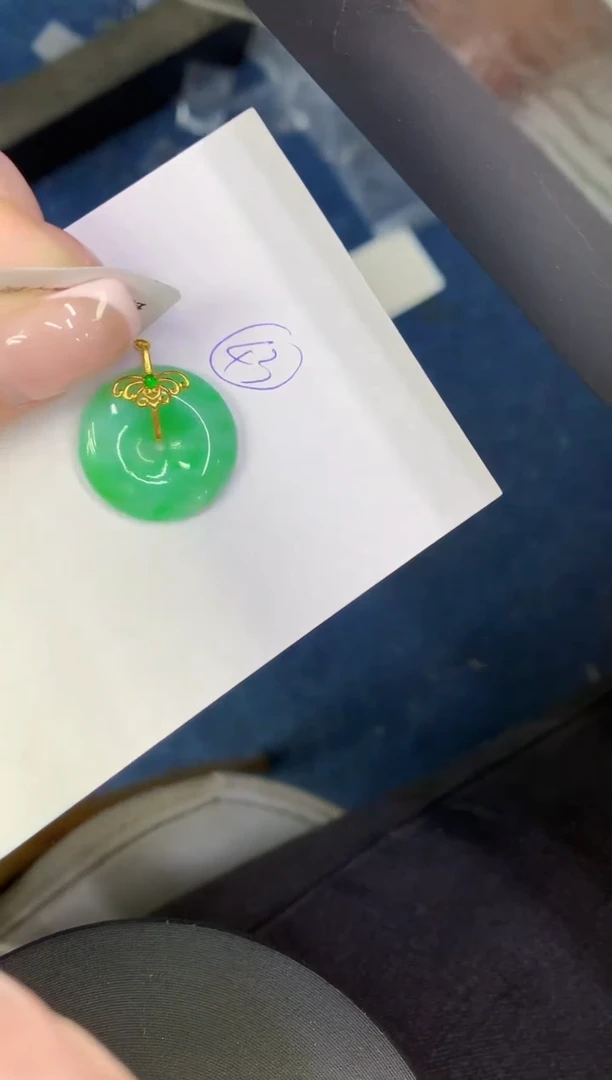 翡翠18K金镶嵌颈饰缅甸天然翡翠A货