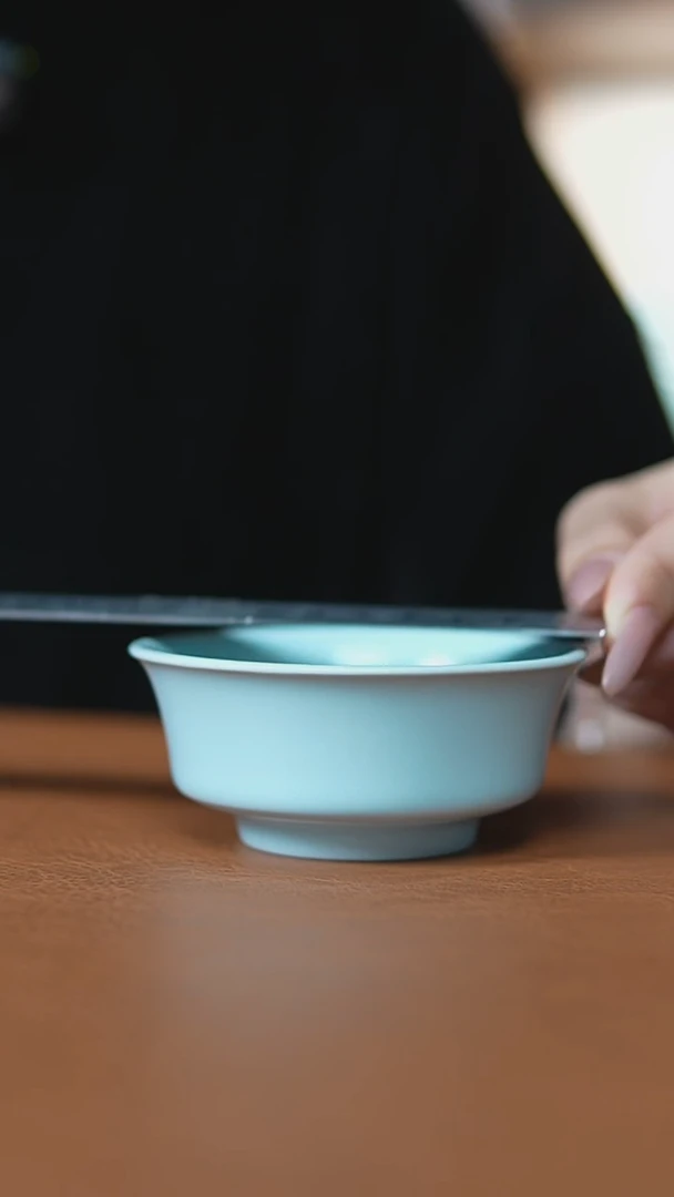 瓷片仿古月白玉兰杯瑕