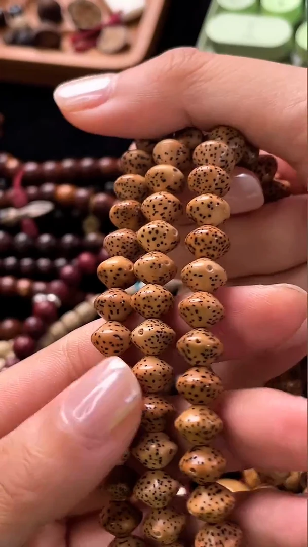 吊坠星月菩提精工级浅珀级飞碟9*7长串（B）