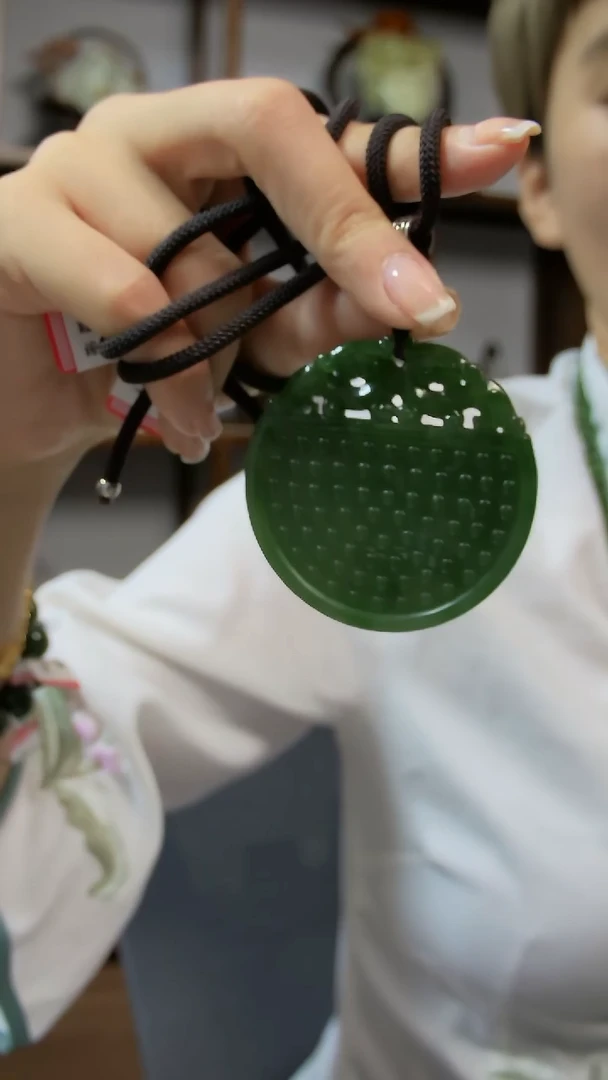 颈饰未镶嵌和田玉（碧玉）无事牌