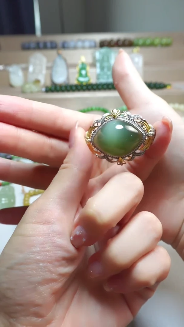 和田玉未镶嵌吊坠(不含链)俄料碧玉