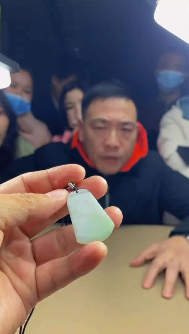 【闪购商品】翡翠颈饰未镶嵌        1414