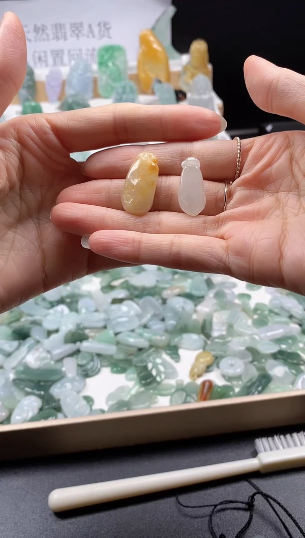 翡翠未镶嵌颈饰吊坠93