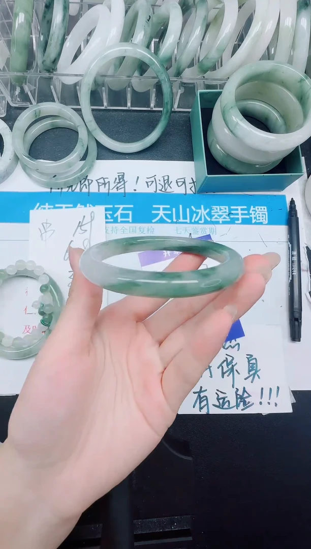 未镶嵌手镯石英质玉160-60.7