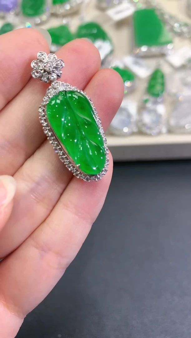 【闪购商品】翡翠颈饰18K金镶嵌C71