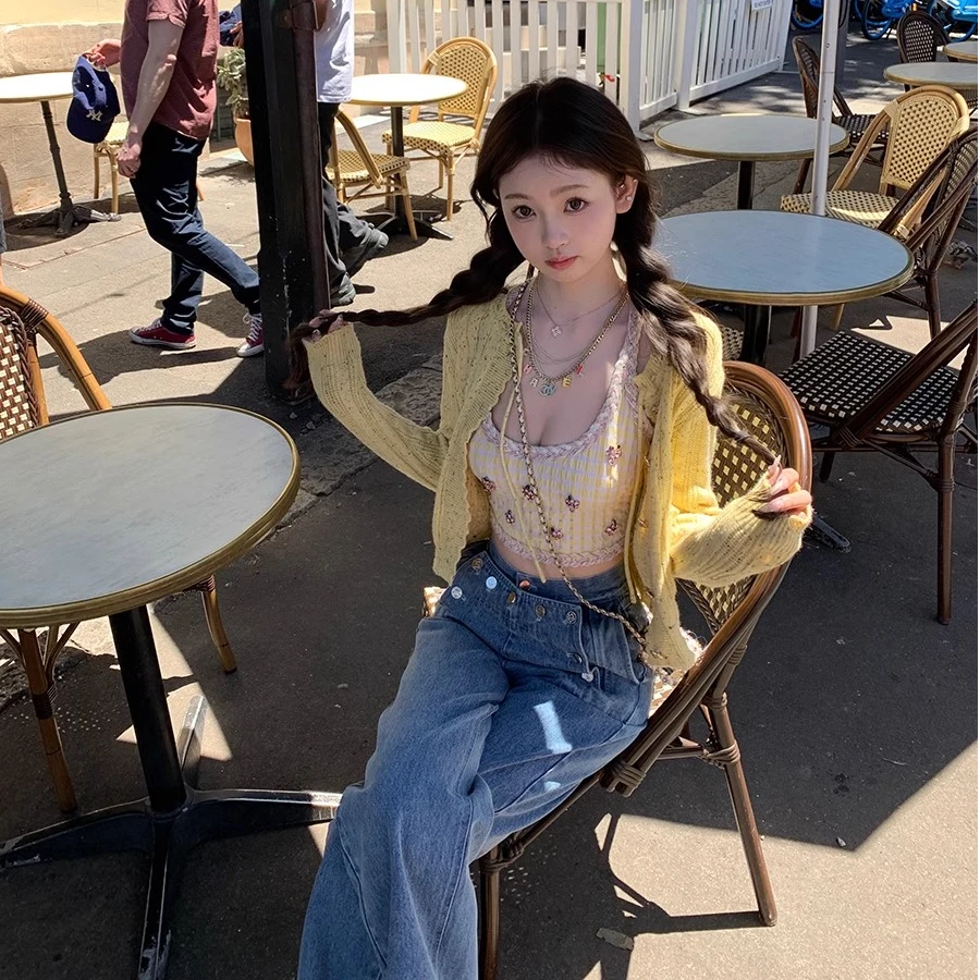 【期待的小草莓】2025春季新款小香风吊带上衣针织开衫配纽扣牛仔裤