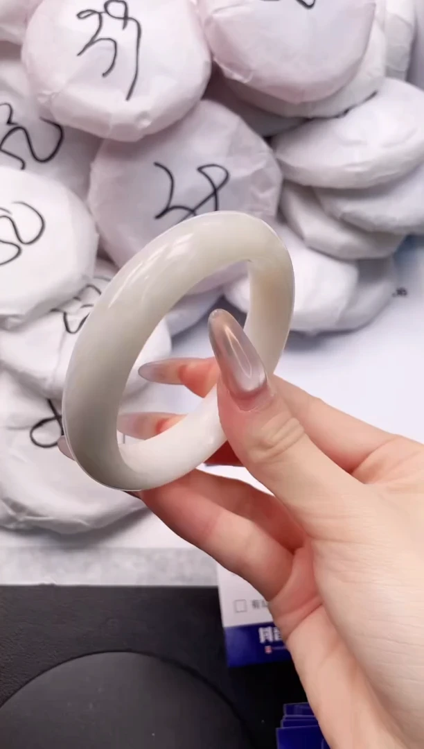 【闪购商品】和田玉手镯未镶嵌7K242-56