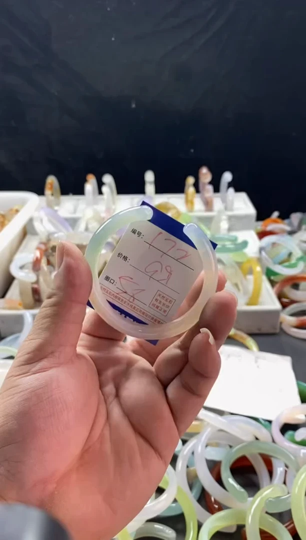 手镯玛瑙/玉髓未镶嵌172