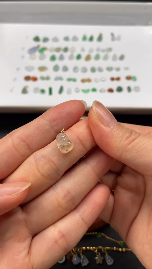 吊坠(不含链)18K金镶嵌翡翠一个JK618