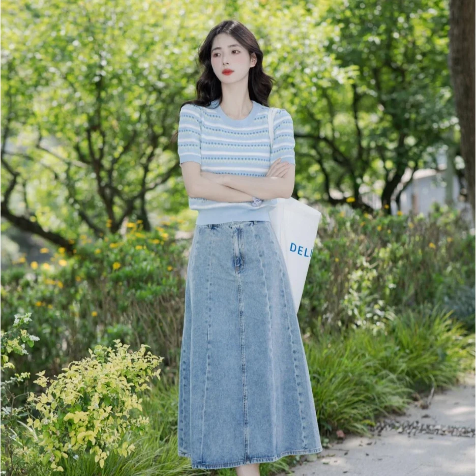 温以凡穿搭蓝色休闲慵懒活泼搭针织时尚浅蓝色牛仔半身裙两件套装
