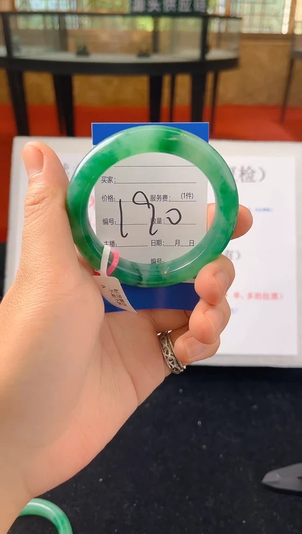 未镶嵌手镯石英质玉（非洲翠）微瑕，一经发货，运费不退介意勿拍