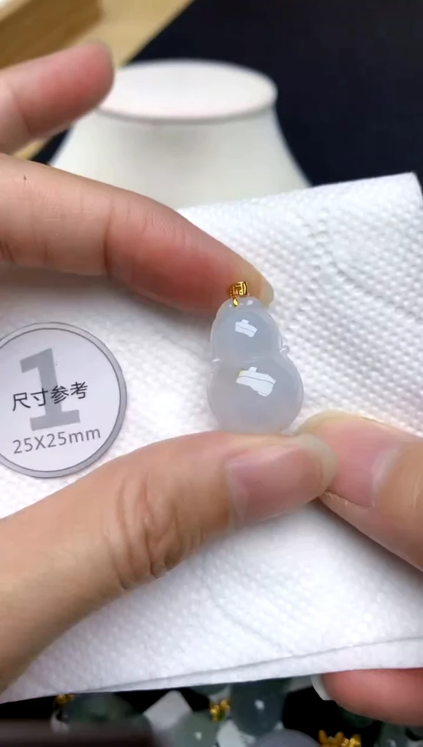 颈饰18K金镶嵌翡翠天然A货翡翠