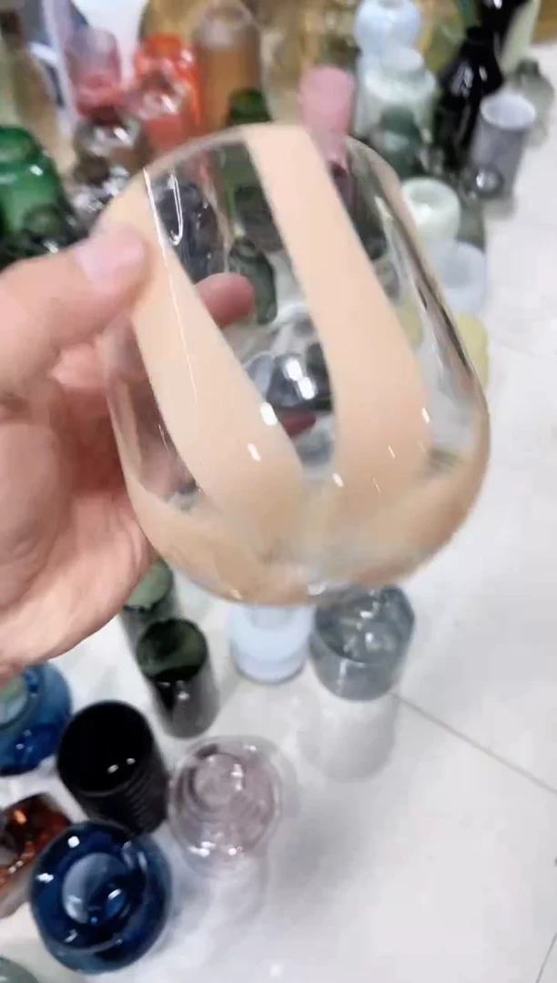 透明肉粉色条纹花瓶