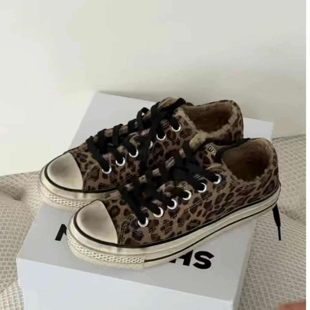 诗歌兰女鞋2025冬季新品厚底系带加绒羊毛保暖休闲豹纹运动鞋板鞋